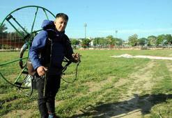 Torna ustası çocukluk hayalini gerçekleştirip, paramotorla özel günlerde uçmaya başladı