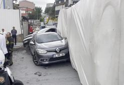 Başakşehir'de TIR iki aracın üzerine devrildi; kaza kamerada