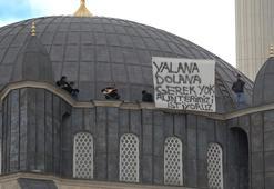 İşçilerden caminin kubbesinde sazlı türkülü ücret protestosu
