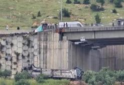 TIR, otomobile çarpıp viyadükten düştü; 3 ölü, 3 yaralı