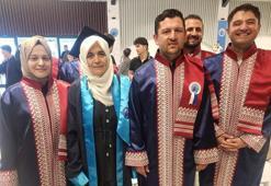 65 yaşında üniversiteden mezuniyet sevinci yaşadı