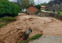 Çorum'da dolu ve sağanak sele neden oldu