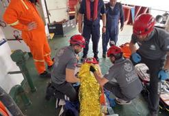 Marmara Denizi’nde gemide yaralanan personel tahliye edildi
