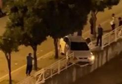 Adana'da otomobil, sulama kanalının korkuluklarında asılı kaldı
