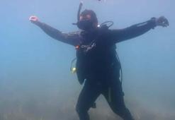 Bodrum’da deniz temizliğinin ardından dalgıçlar su altında zeybek oynadı