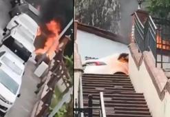 Beyoğlu’nda park halindeki otomobilin alev alev yandığı anlar kamerada