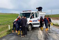 Kırşehir'de şiddetli sağanak; Tarım arazileri ve yollar göle döndü