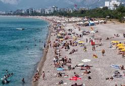 Antalya’da bayram tatilinde sahiller doldu