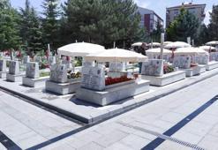 Ankara'da şehitliklerde arife yoğunluğu