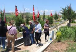 Kurban Bayramı arifesinde mezarlıkta ‘6 Şubat’ acısı