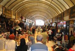 Hatay'da bayram alışverişi için vatandaşlar prefabrik olarak kurulan Uzun Çarşı’ya akın etti