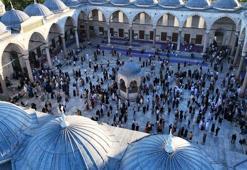 Sultanahmet Camii'nde bayram yoğunluğu havadan görüntülendi