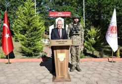 Bakan Güler, Yunanistan sınırında Mehmetçikle bayramlaştı