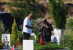 Hatay'da deprem şehitliğinde buruk bayram