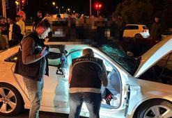 Kazada otomobilin üzerine savrulan motosiklet sürücüsü öldü