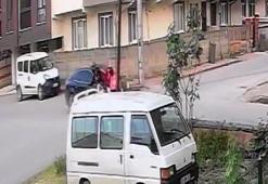 Bursa'da motosiklet ile otomobilin çarpıştığı kaza kamerada