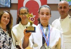 Tokalaştığı antrenörün gücünü fark edip tavsiyesiyle judoya başlayan Elif’ten 'altın' başarı