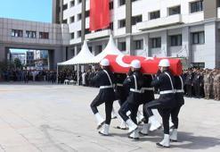 Şehit polis memuru Aydın Üyenarık için İstanbul Emniyet Müdürlüğü'nde tören