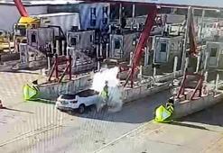Otoyol gişelerine çarpan otomobildeki karı-kocayı ölüm ayırdı; kaza anı kamerada