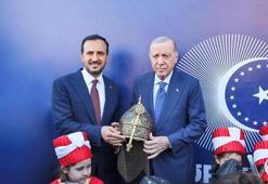 Cumhurbaşkanı Erdoğan'a özel hazırlanan miğfer hediye edildi