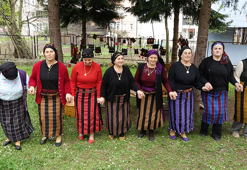 Altın Kızlar' dayanışması; türkülerle dokunan 'dastar'a horonlu tanıtım