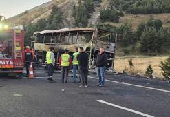 Denizli'de bariyerlere çarpan yolcu otobüsü yandı: 1'i bebek 8 ölü, 33 yaralı
