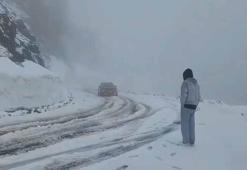 Macahel Geçidi, mayıs karı ile beyaza büründü