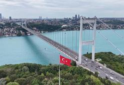 Turkuaz renge bürünen İstanbul Boğazı havadan görüntülendi
