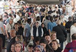 Bayram tatilinin son gününde Eminönü’nde alışveriş yoğunluğu