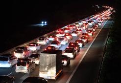 Anadolu Otoyolu Düzce geçişinde trafik durma noktasına geldi
