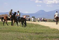 Sultan Sazlığı Milli Parkı'na bayramda ziyaretçi akını