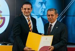 Galatasaray'da başkan Dursun Özbek ve kurulları mazbatalarını aldı
