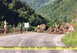 Trabzon-Bayburt kara yolu heyelan nedeniyle ulaşıma kapandı