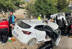 TIR ile otomobil kafa kafaya çarpıştı: 1’i ağır, 4 yaralı