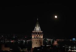 İstanbul’da dolunay seyirlik manzara oluşturdu