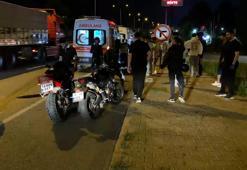 Kontrolden çıkan motosiklet, emniyet şeridindeki 2 motosiklete çarptı; 3 yaralı