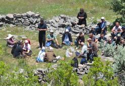 40 yıldır kullanılmayan tarihi yayla yolunu tekrar yürüdüler