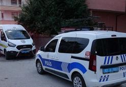 Uzaklaştırma kararı olan koca, çocuklarının gözü önünde eşini boynundan bıçakladı