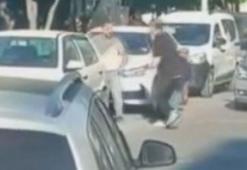 Sultangazi'de trafik kazasının ardından çıkan bıçaklı kavga kamerada: 1 ölü, 2 yaralı