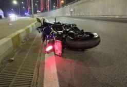 Aydınlatma direğine çarpan motosikletteki 2 üniversite öğrencisi öldü