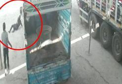 Hava basılan traktör lastiği patladı, 2 işçinin yaralandığı o anlar kamerada