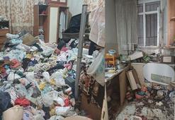 Ataşehir'de kokudan rahatsız olan mahalleli ihbar etti; evden 5 kamyon çöp çıktı
