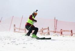 Erzurum Palandöken'de babaların kayak yarışı