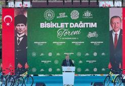 Gençlik ve Spor Bakanı Bak, Bahçelievler'deki bisiklet dağıtım törenine katıldı