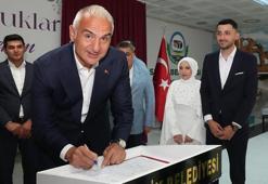 Bakan Ersoy, Antalyalı çiftin nikah şahidi oldu