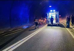 Tünelde otomobil ile motosiklet çarpıştı; 1 ölü, 2 yaralı
