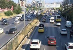 İstanbul'da haftanın ilk iş gününde trafik yoğunluğu yüzde 63 olarak ölçüldü