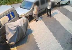 Arnavutköy'de park halindeki minibüsün çalındığı anlar kamerada; '1-1,5 dakika arasında çalıyorlar'