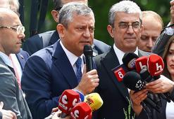 Özgür Özel, Meclis kapısında toplanan kalabalığa hitap etti