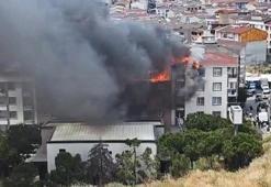 Esenyurt'ta 5 katlı binanın çatısında yangın; alevler 3 binanın çatısına sıçradı